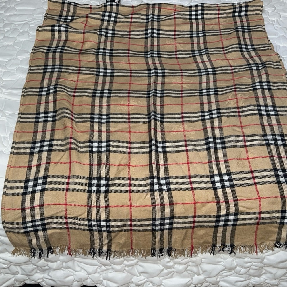 BURBERRY Authentic Scarf - Picture 11 of 11